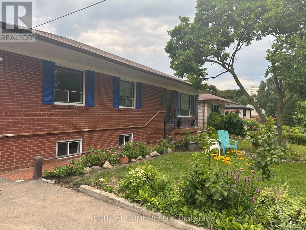 309 Queen Mary Drive, Oakville (co Central)