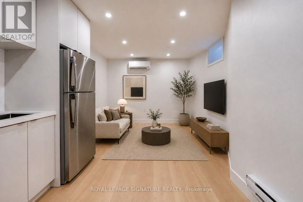 3 - 390 Palmerston Boulevard, Toronto (palmerston-Little Italy)