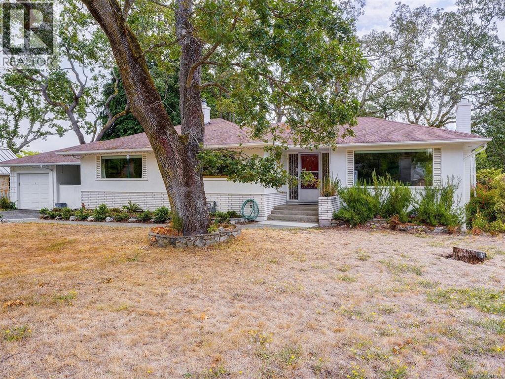 2541 Nottingham Rd, Oak Bay