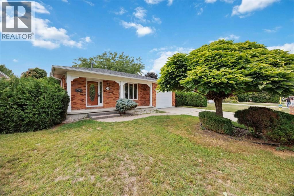 273 Twin Lakes Drive, Sarnia