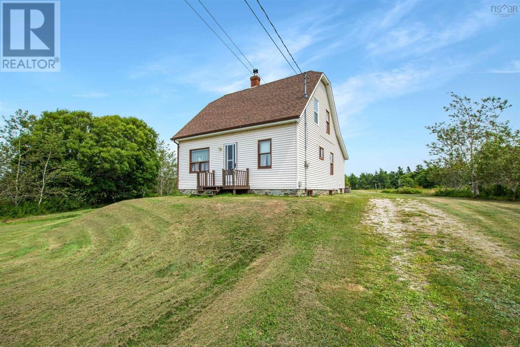 4704 Highway 1, Salmon River