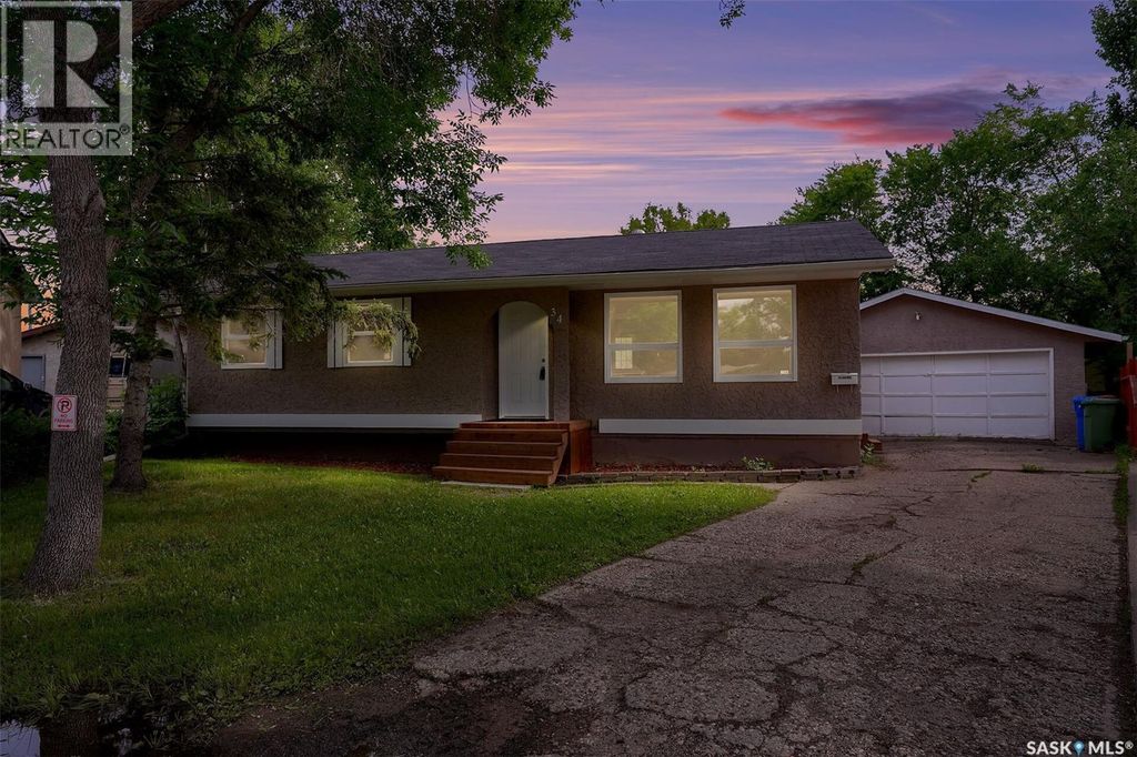 34 Armstrong Bay, Regina