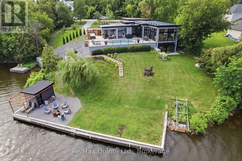 8 Bayview Point Road, Prince Edward County (ameliasburg Ward)