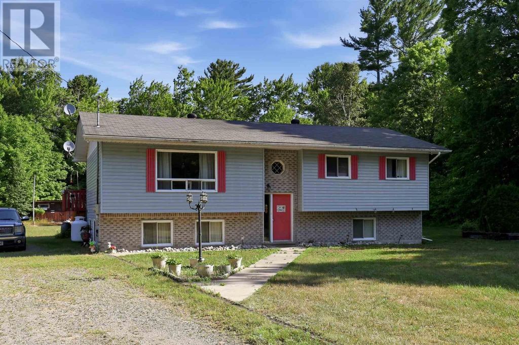 1012 Hwy 552 W, Goulais River