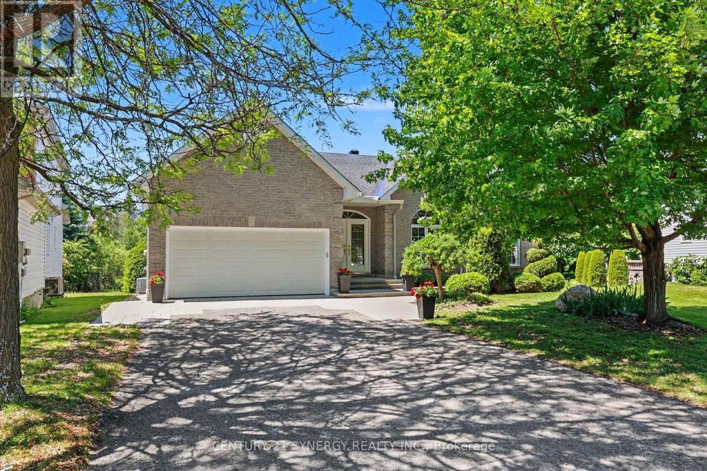 17 Warnock Court, Ottawa