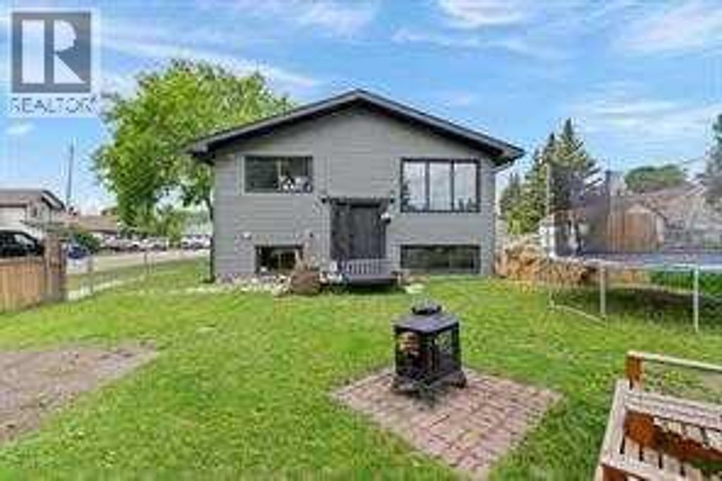 14 2 Avenue S, Hay Lakes