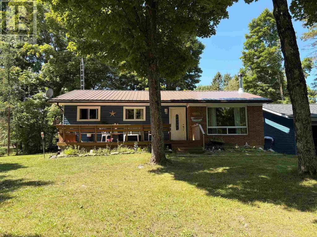 3035 Canoe Point Rd|3035 Canoe Point Road, Hilton Beach