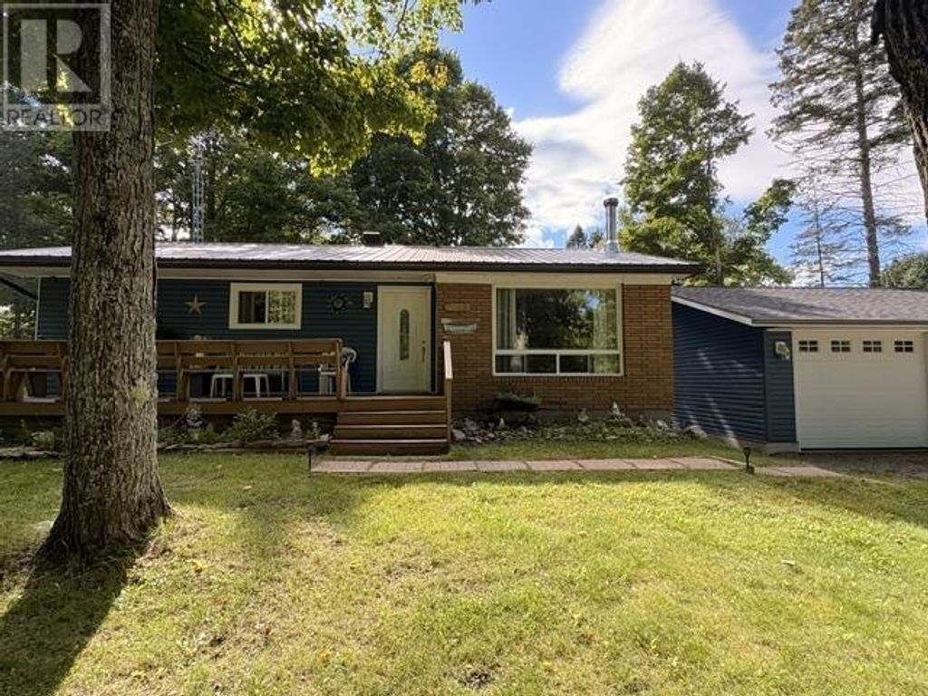 3035 Canoe Point Rd|3035 Canoe Point Road, Hilton Beach
