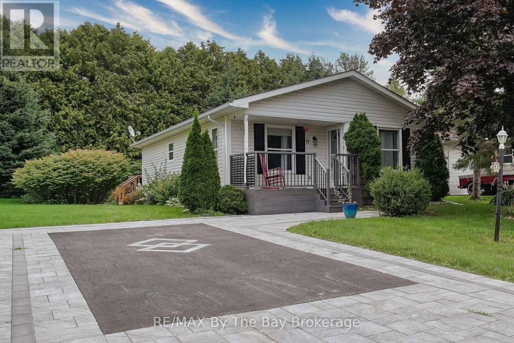 11 Indiana Avenue, Wasaga Beach