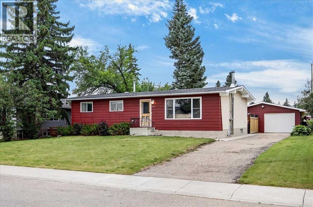 661 12 Avenue, Carstairs