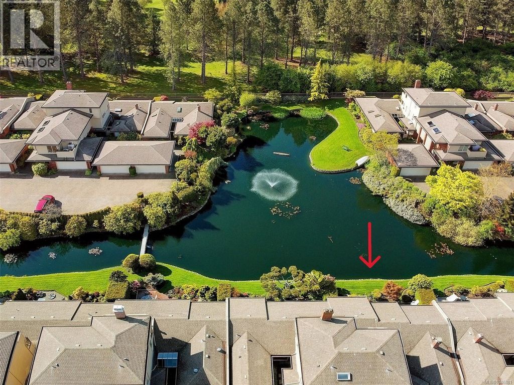 125 2345 Cedar Hill Cross Rd, Oak Bay