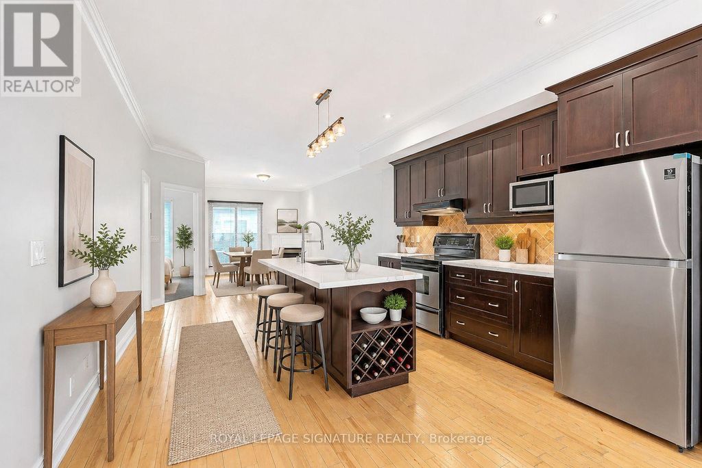 1019a College Street, Toronto (little Portugal)