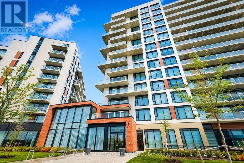124 - 2 David Eyer Road, Richmond Hill