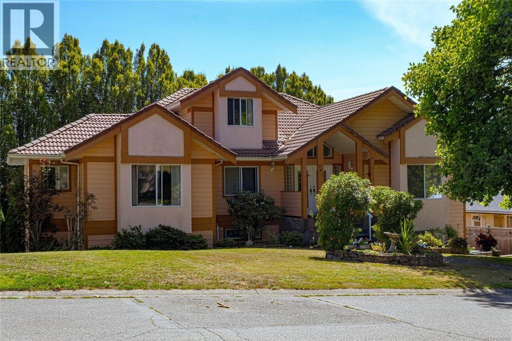 897 Maltwood Terr, Saanich