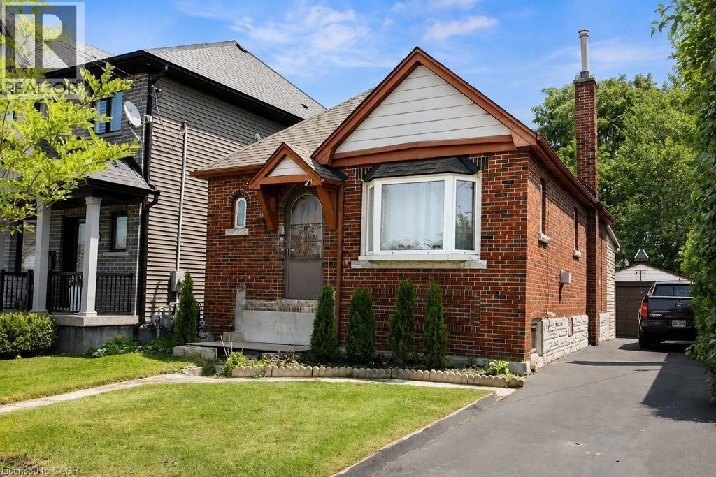 35 Barons Avenue S, Hamilton