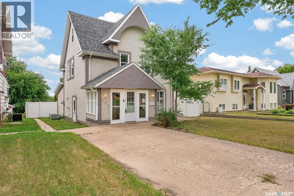 333 Oxford Street W, Moose Jaw