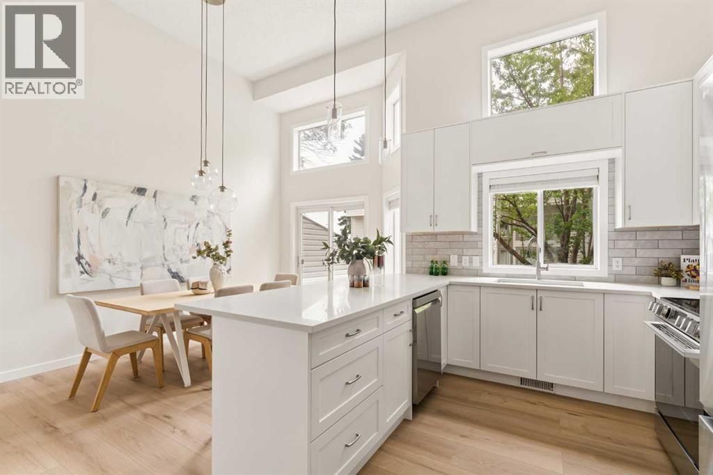 4 Kingsland Villas Sw, Calgary