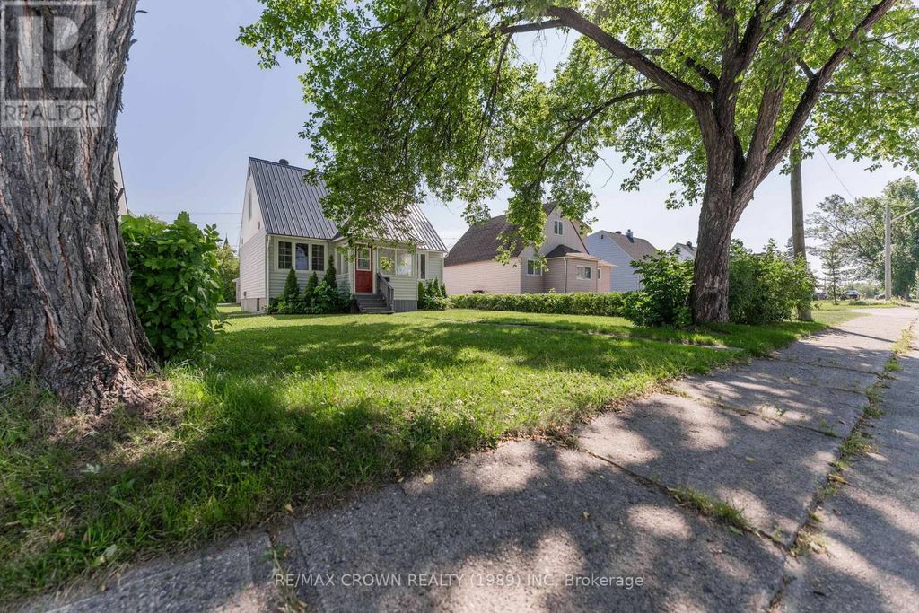 40 Bowman Avenue, Kapuskasing