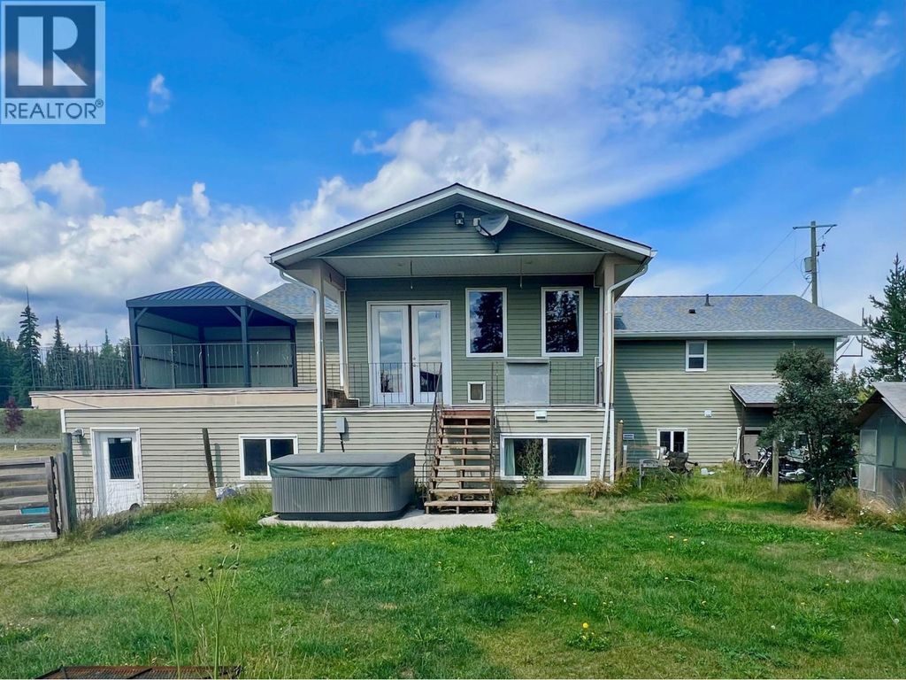 7025 Elefson Road, 100 Mile House