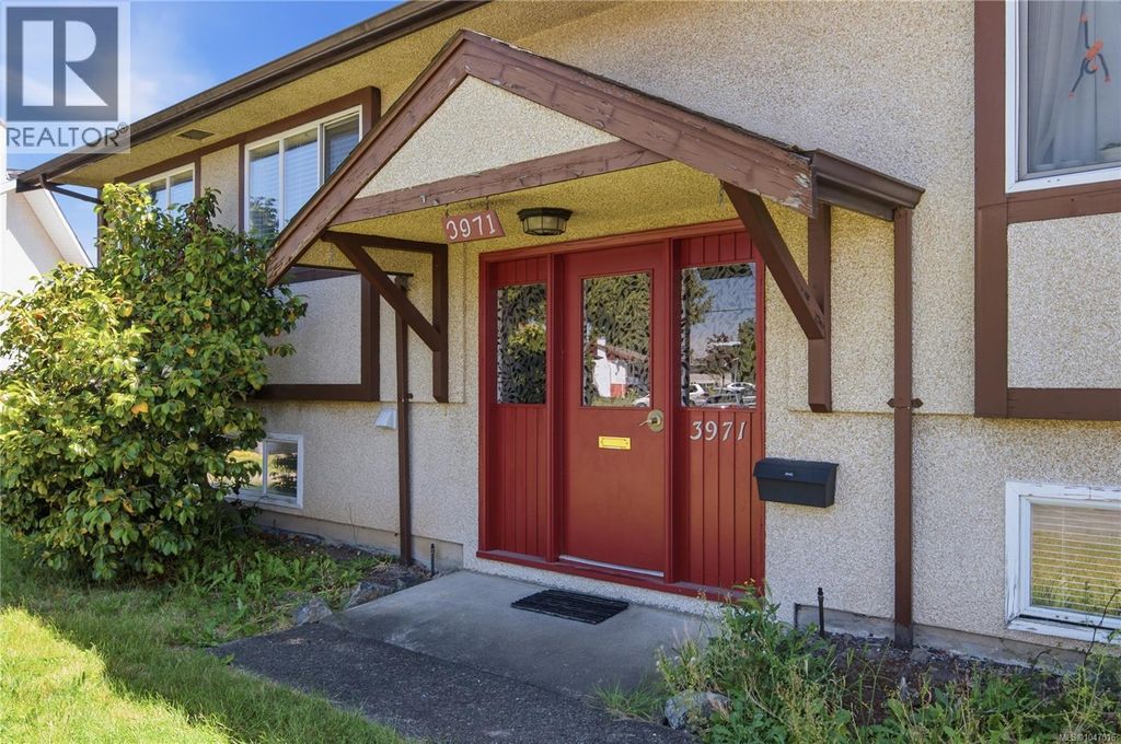 3971 Cedarwood St, Saanich