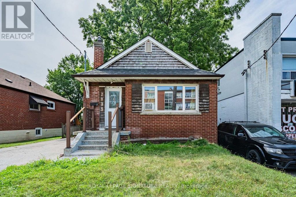 2935 St Clair Avenue E, Toronto (o'connor-Parkview)
