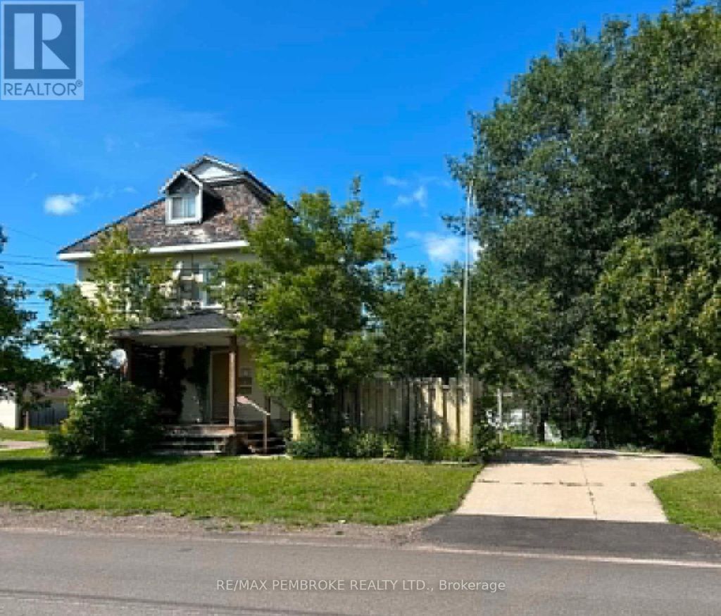 539 Mcgee Street, Pembroke
