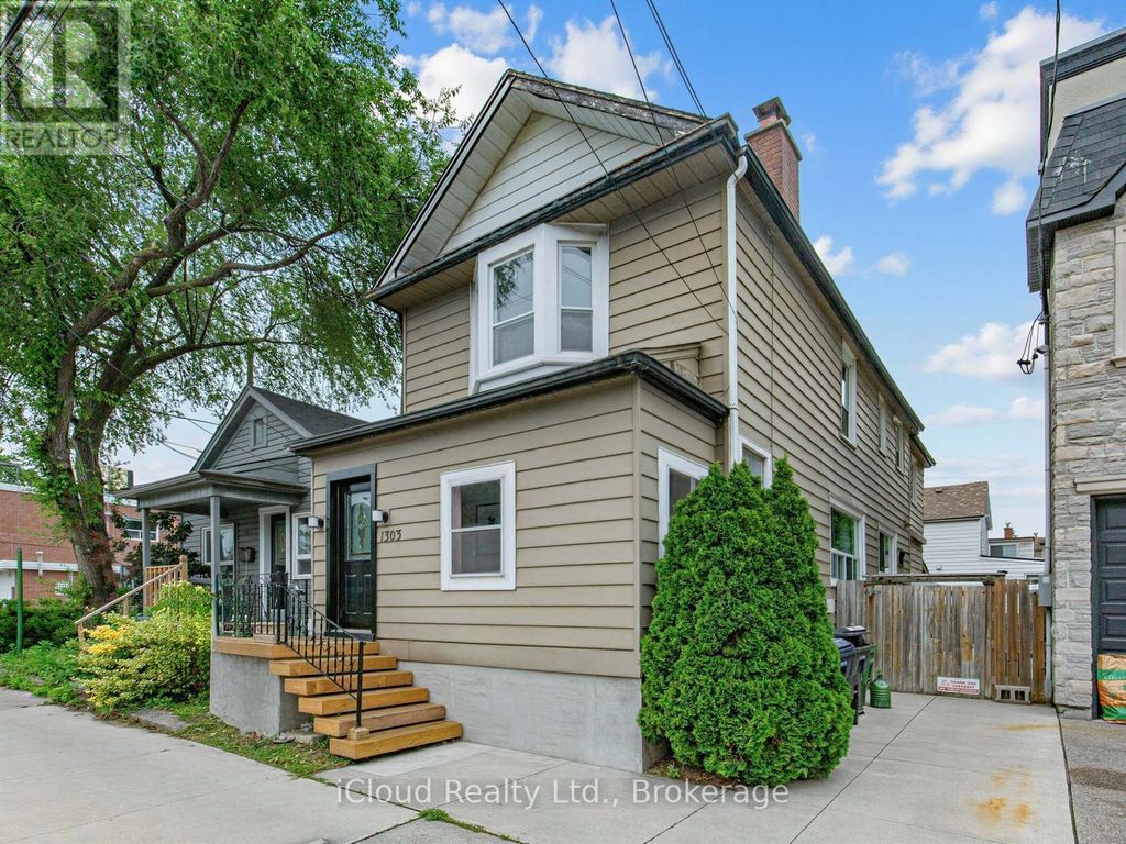 Main & Second Fl - 1303 Woodbine Avenue, Toronto (woodbine-Lumsden)