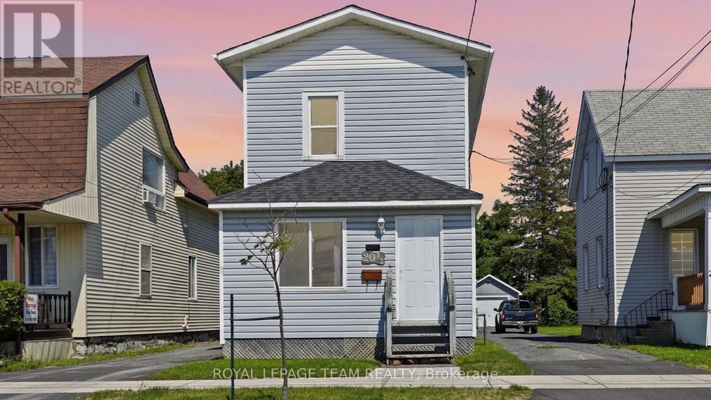 20 1/2 Lawrence Avenue, Cornwall