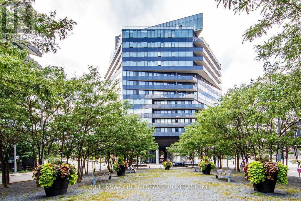 812 - 21 Lawren Harris Square, Toronto (moss Park)