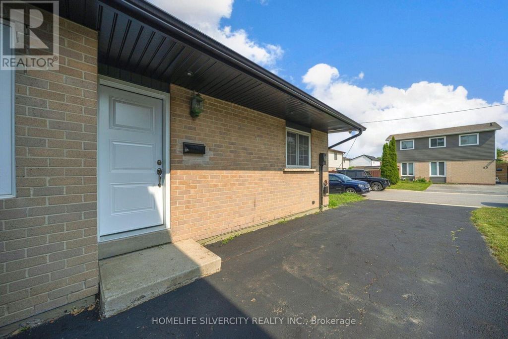 3 Hapsburg Square, Brampton (central Park)