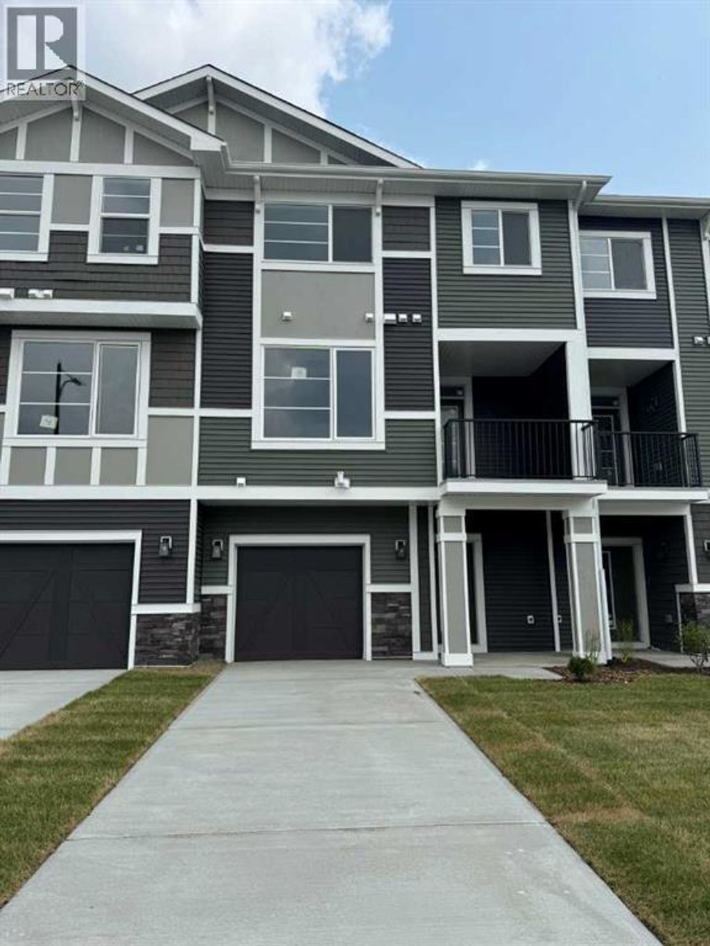 8 Waterford Glen, Chestermere