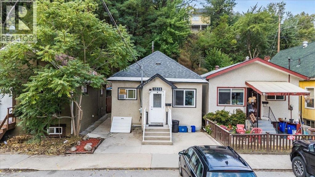 1220 Tamarac Avenue, Trail