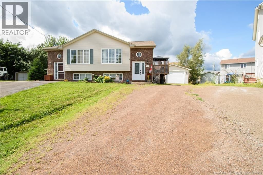 49 Armoyan Court, Moncton