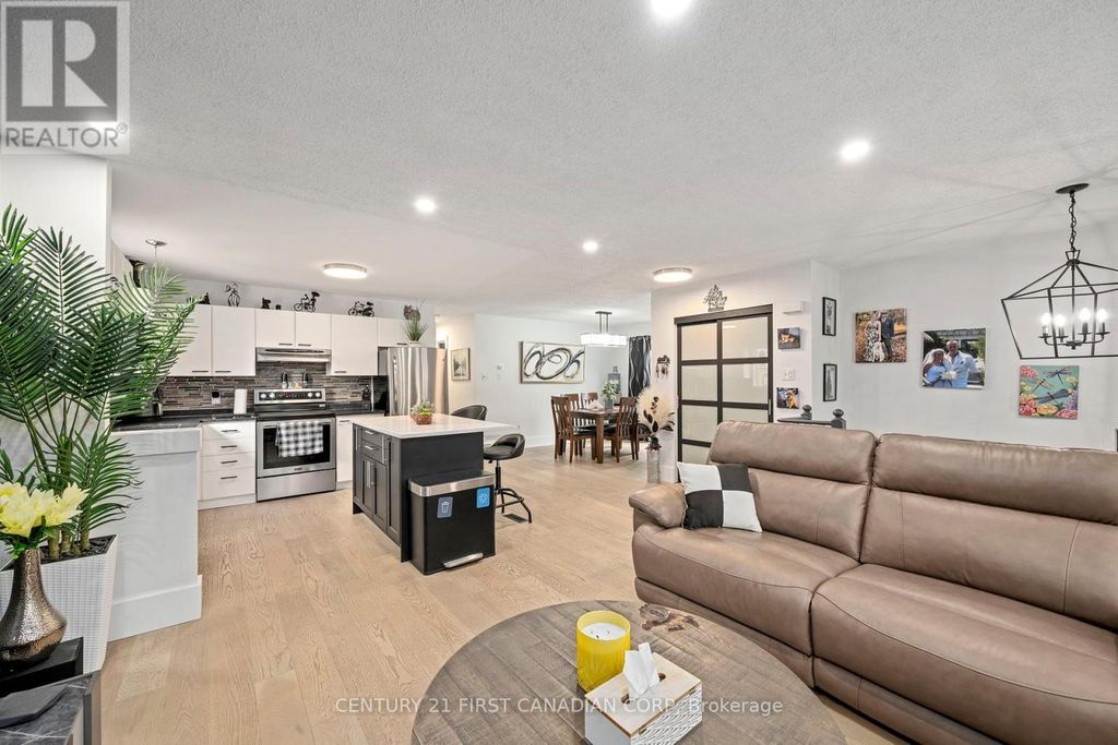 902 Railton Avenue, London East (east I)
