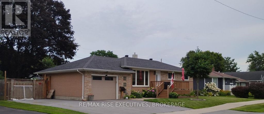 165 Elizabeth Drive, Gananoque