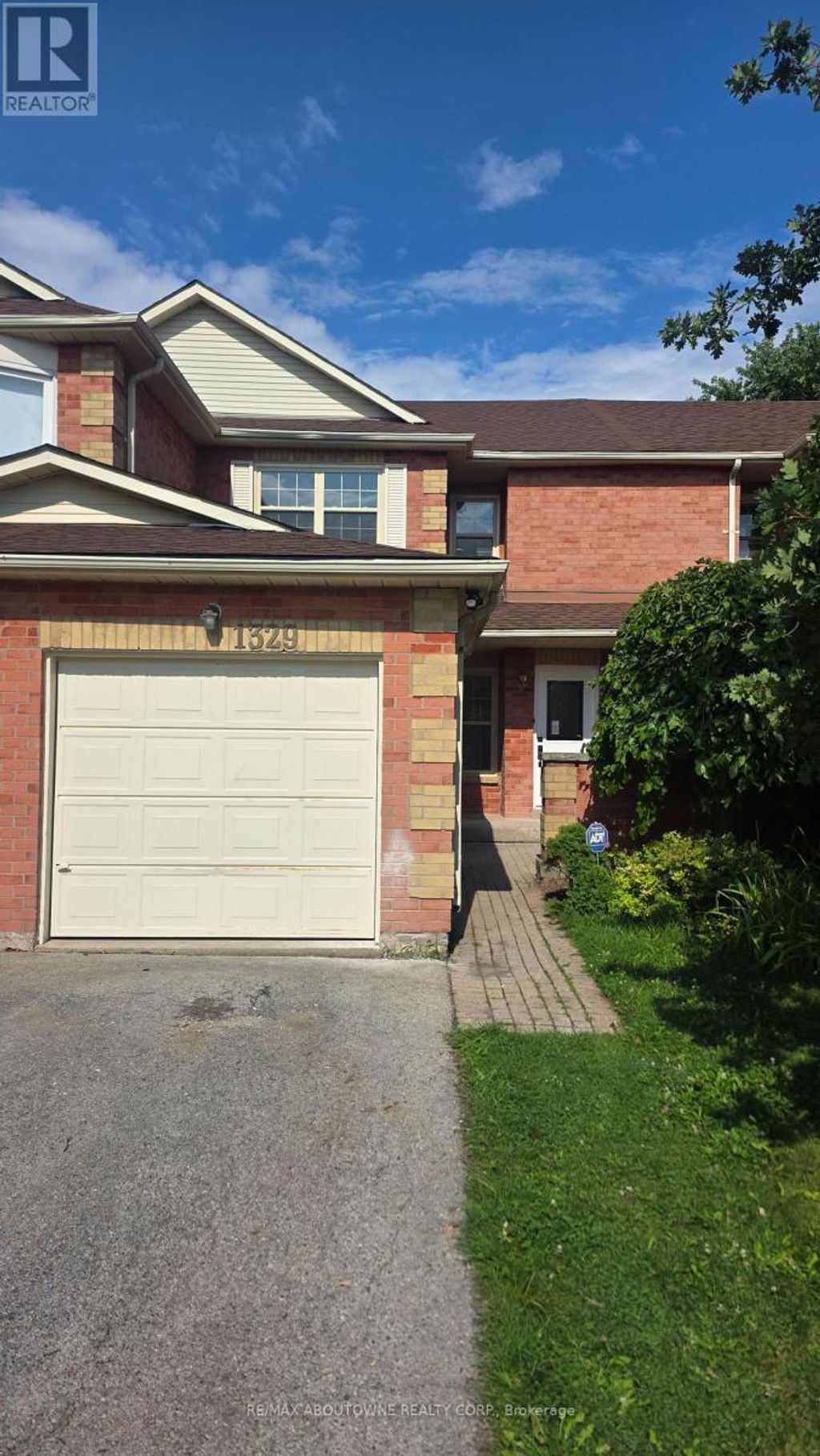 1329 Montclair Drive, Oakville (cp College Park)