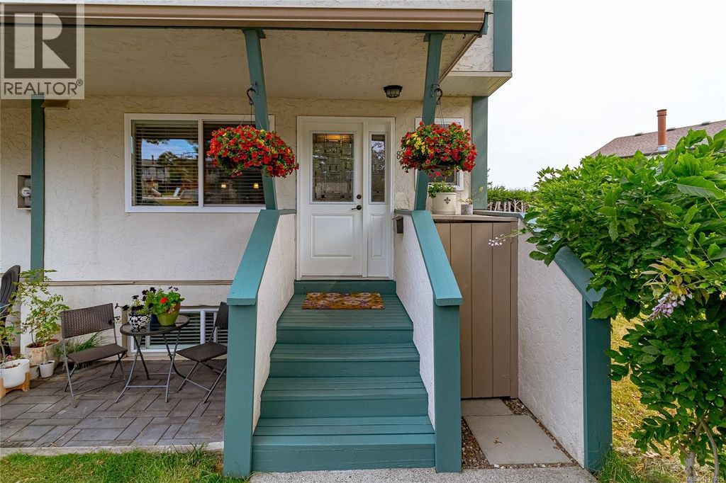 807 640 Broadway St, Saanich