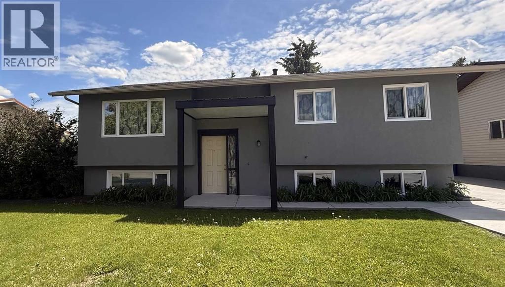 2305 17 Avenue, Didsbury
