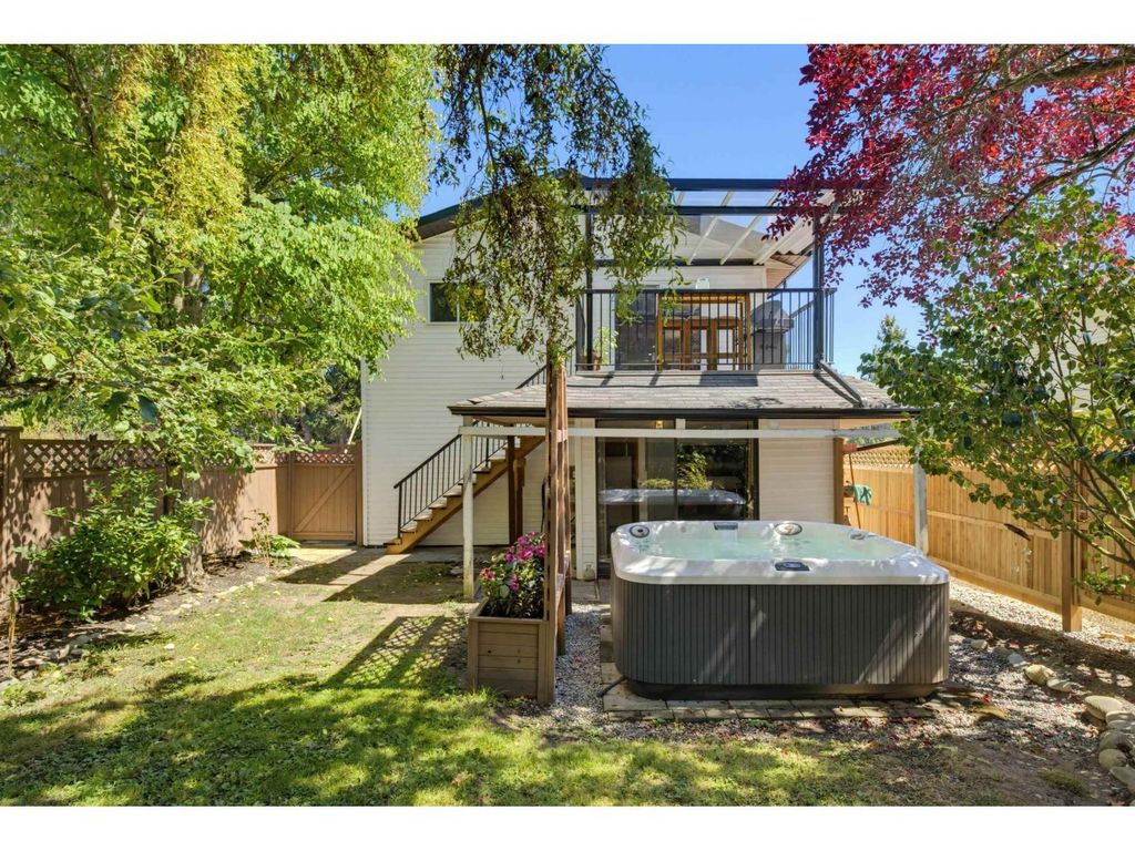 871 Kent Street, White Rock