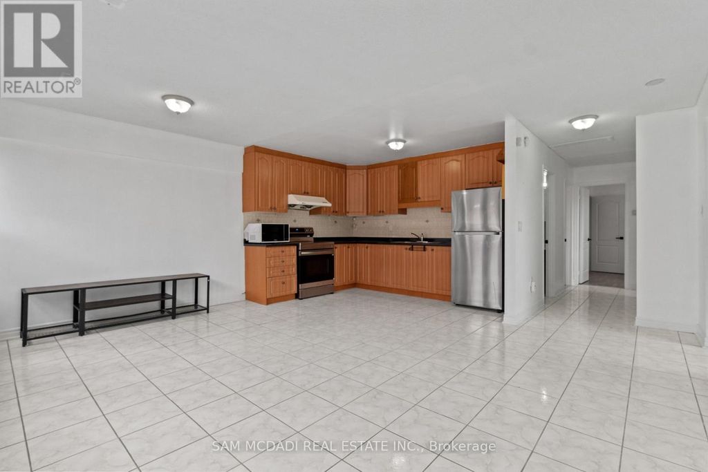 3 - 2922 Islington Avenue, Toronto (humber Summit)