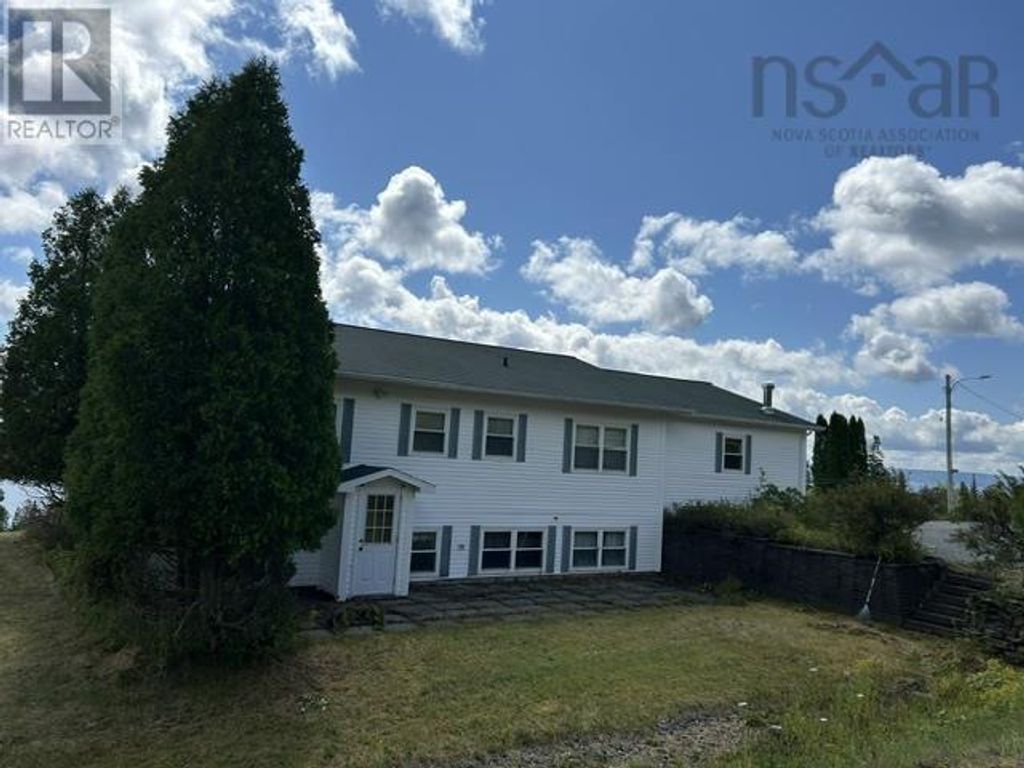 84 Mountain Road, Marble Mountain