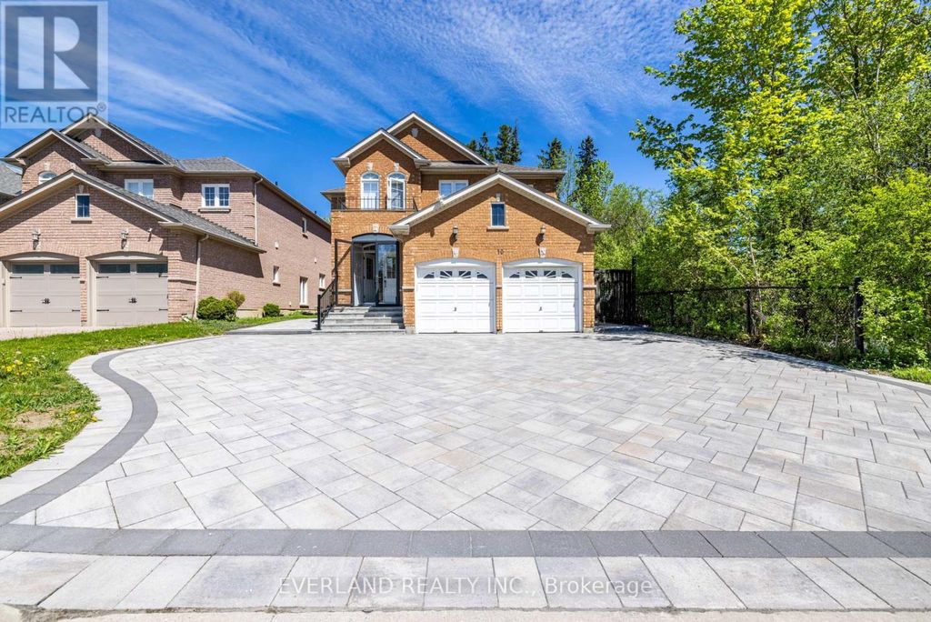 10 Megarry Court, Richmond Hill (devonsleigh)