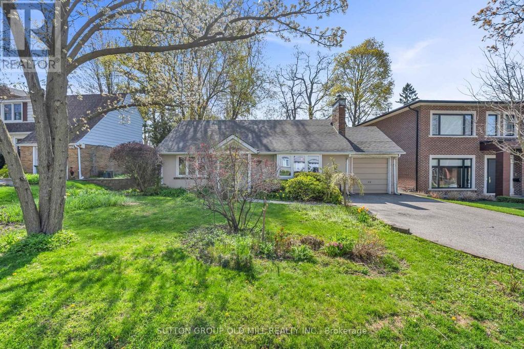 29 Robin Hood Road, Toronto (edenbridge-Humber Valley)