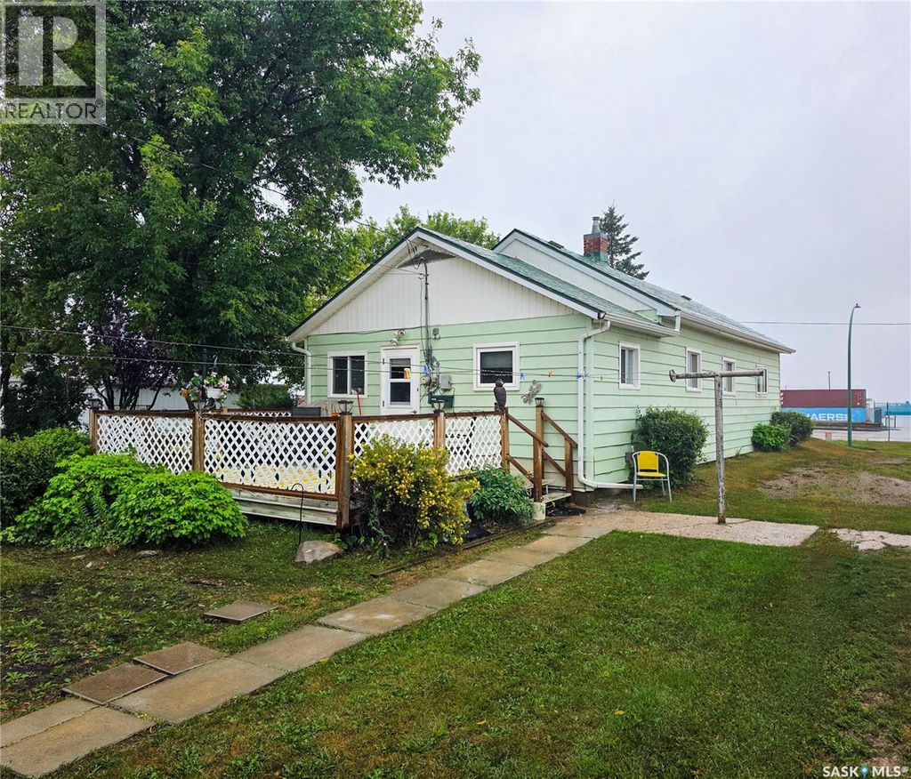 424 1st Avenue E, Melville