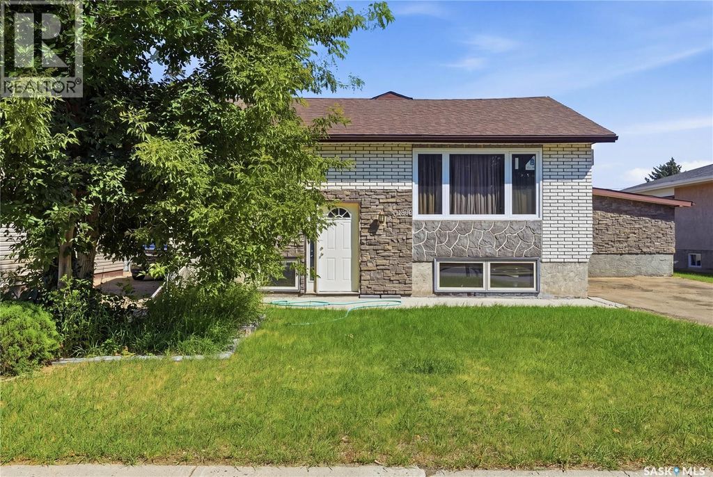 1020 Warner Street, Moose Jaw