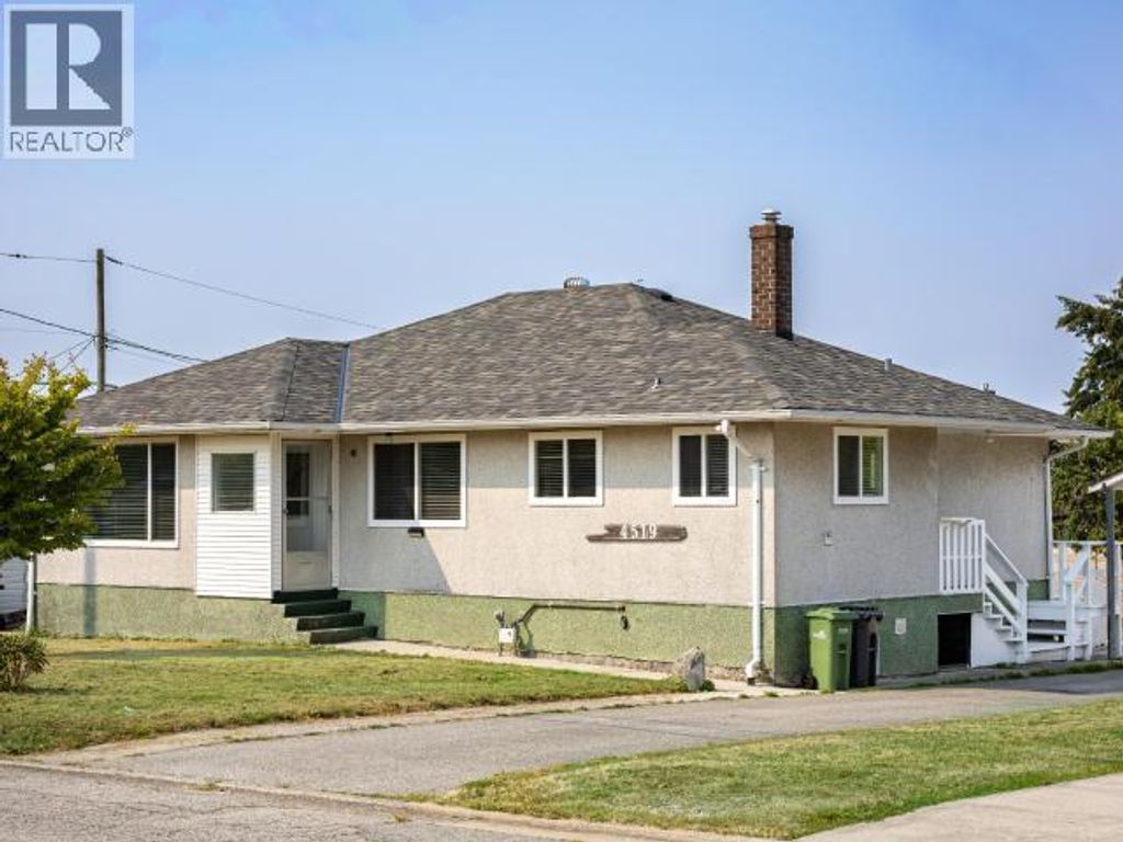 4519 Michigan Ave, Powell River