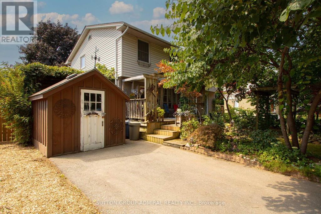 59 Breckenridge Crescent, London South (south Y)