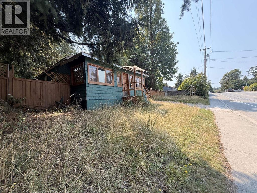 5700 Porpoise Bay Road, Sechelt
