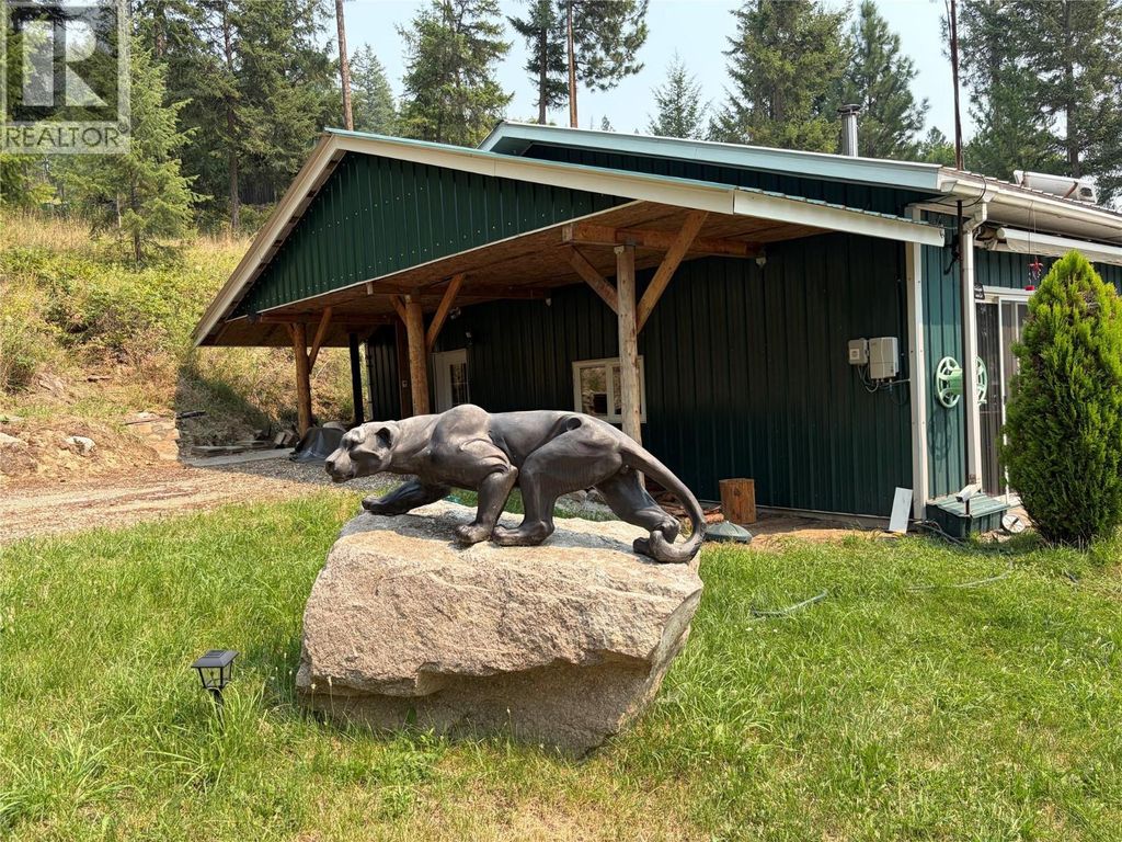 7465 Broadwater Road, Castlegar