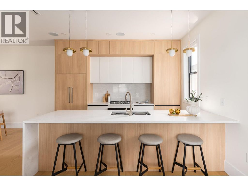 2 4828 Albert Street, Burnaby